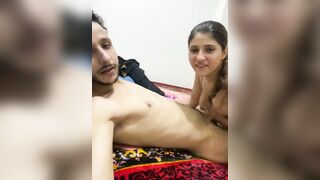 سكس عربي محارم مش عايزة أخيها ينيكها بس تحك طيزها بزبره وتدلعو بالقبلات ساخنة xnxx arab